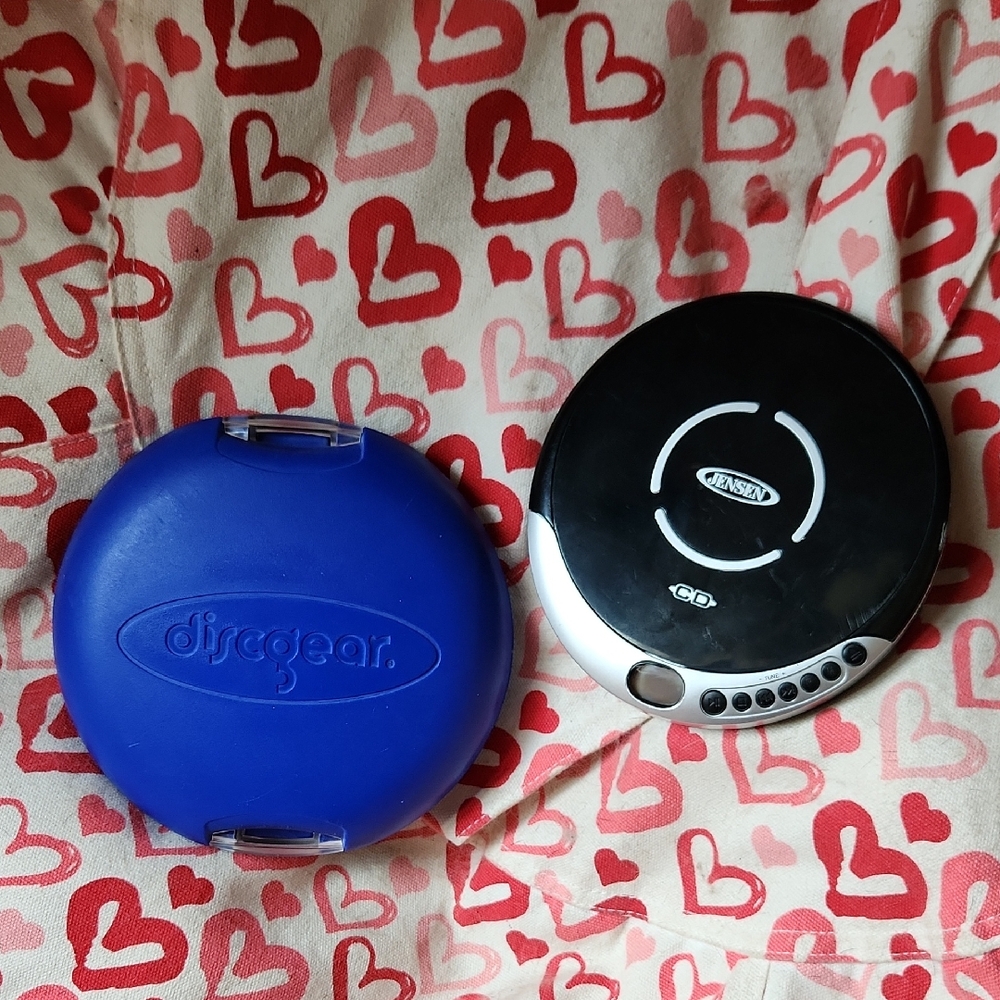 SOLD!!!! Jensen Black Portable CD Player with Discgear Blue Case